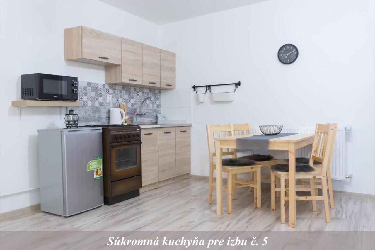 Ubytovanie Adina Poltar Екстер'єр фото